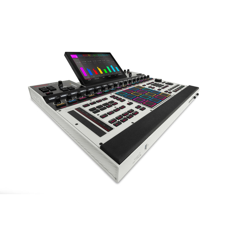 MPC XL AKAI Standalone Sampling &amp; Sequencing Station
