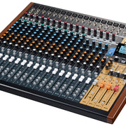 Model 24 Tascam 22-Kanaals Mengpaneel