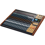 Model 24 Tascam 22-Kanaals Mengpaneel