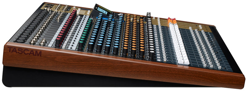 Model 24 Tascam 22-Kanaals Mengpaneel