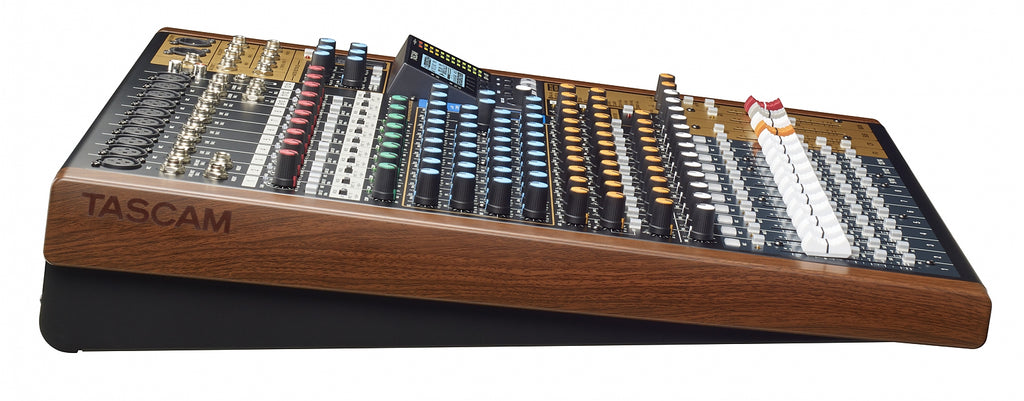 MODEL 16 TASCAM 14-KANAALS ANALOGE MIXER